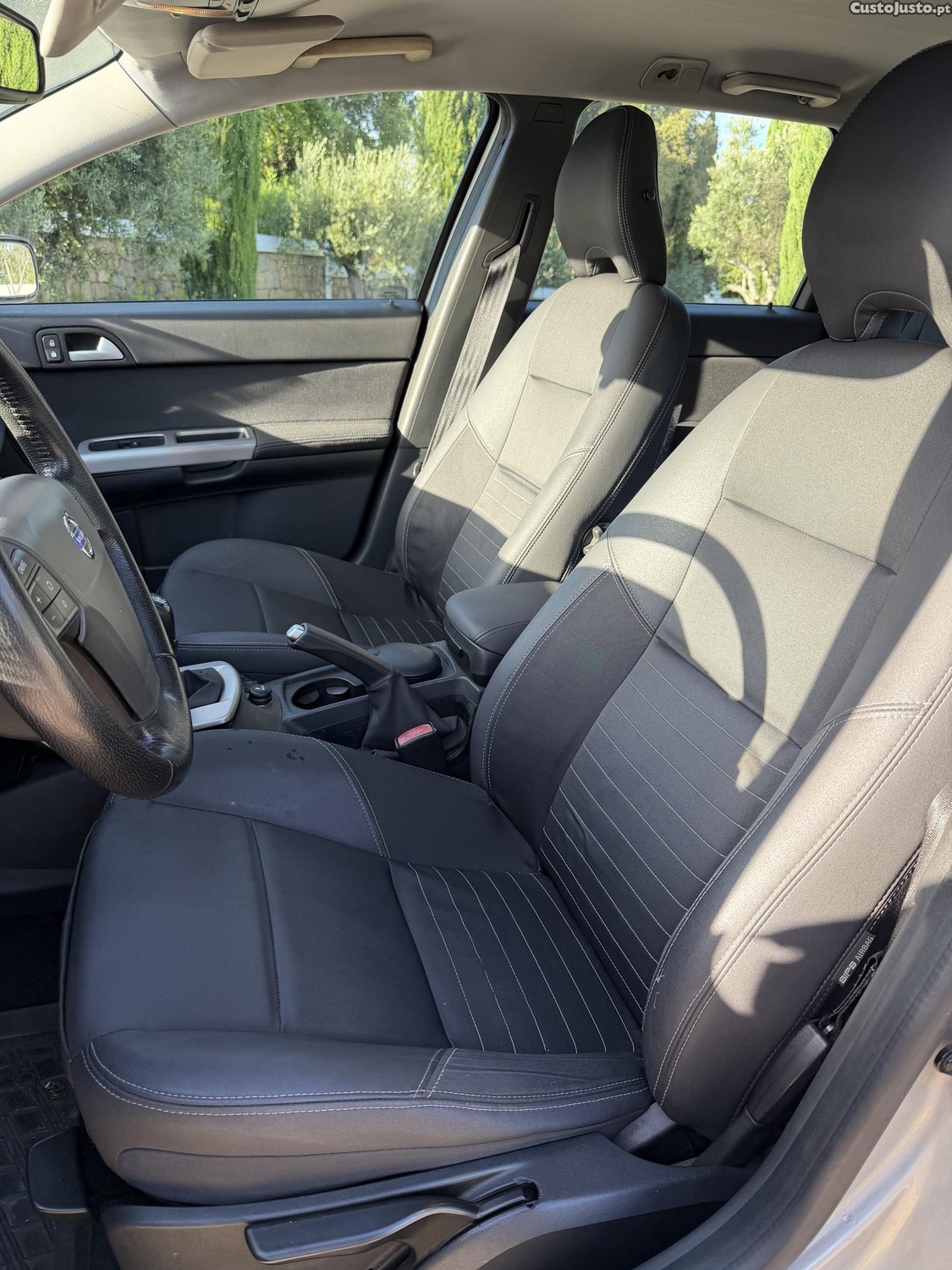 Volvo V50 1.6d Momentum — fotografia 5