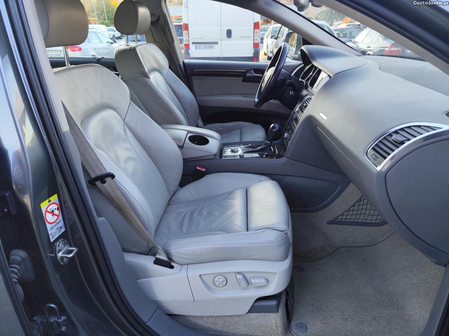 Audi Q7 3.0 TDI quattro 7 lugares — fotografia 2