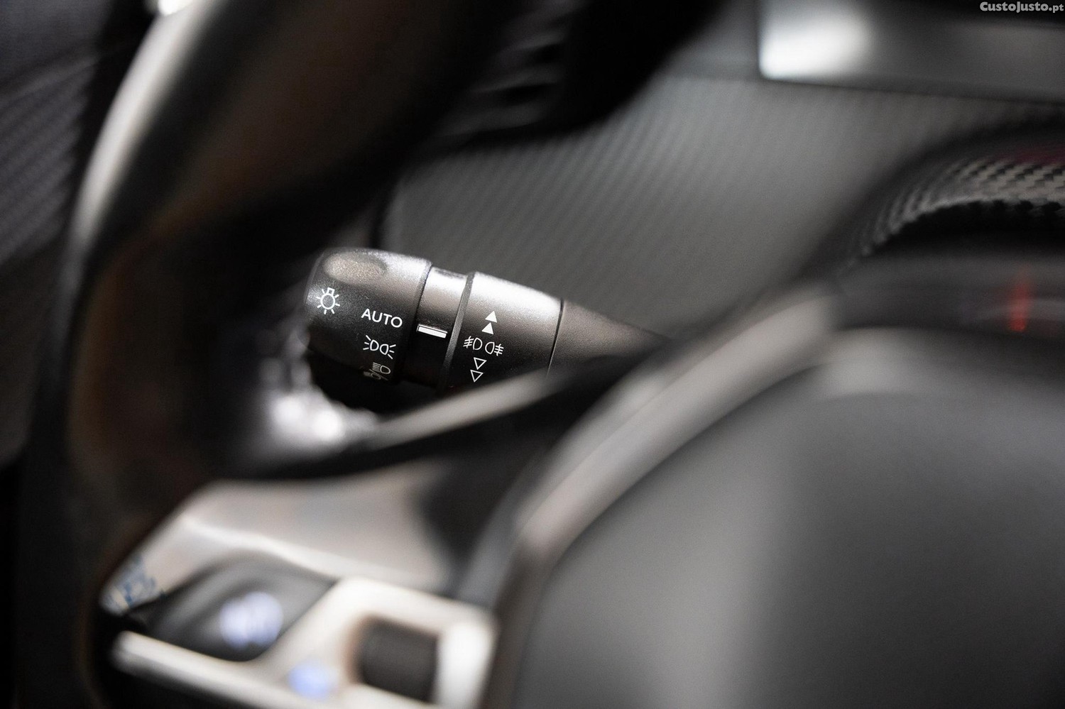 Peugeot 2008 1.2 PureTech Active — fotografia 5