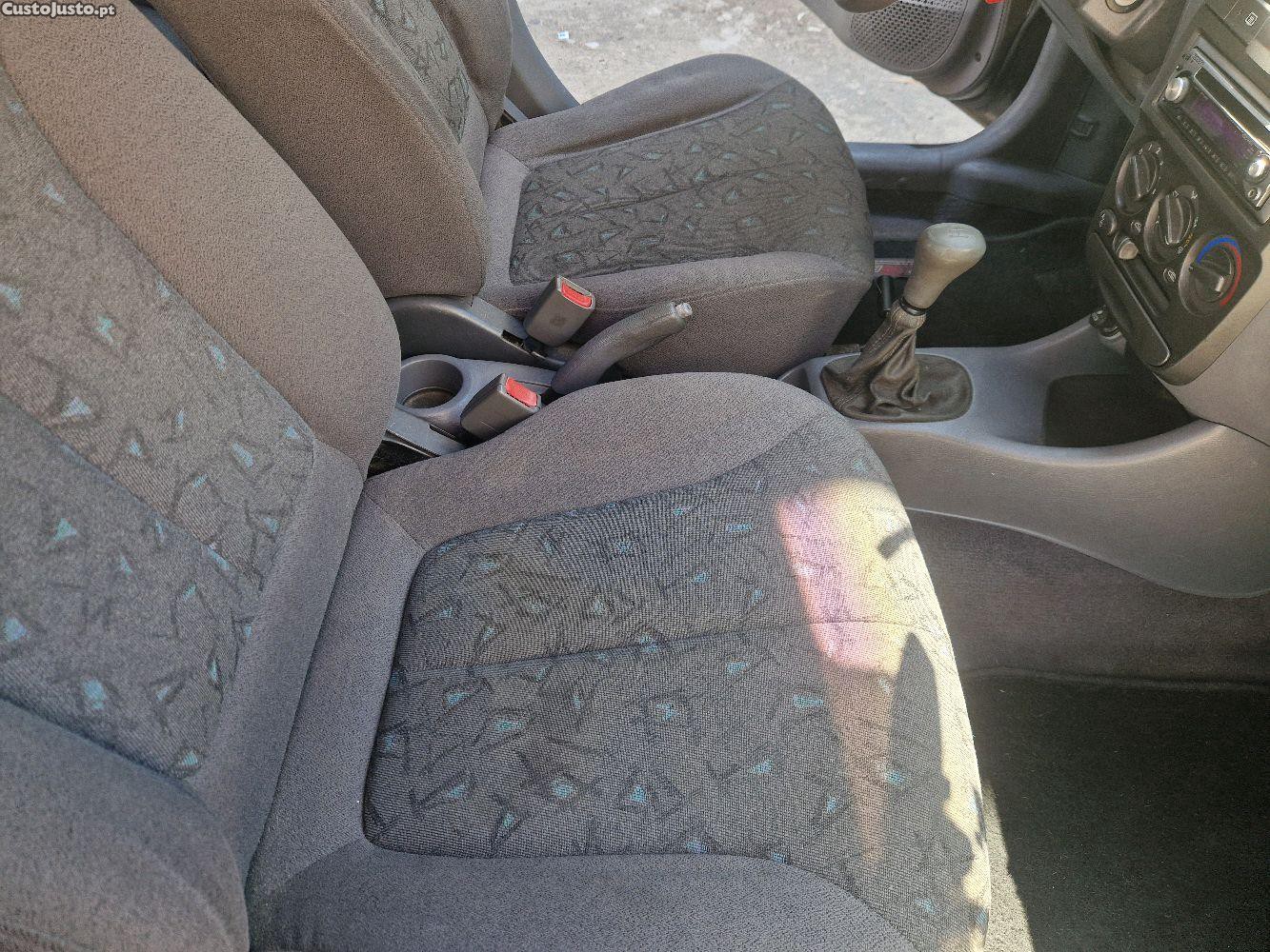 Hyundai Accent acc — fotografia 5