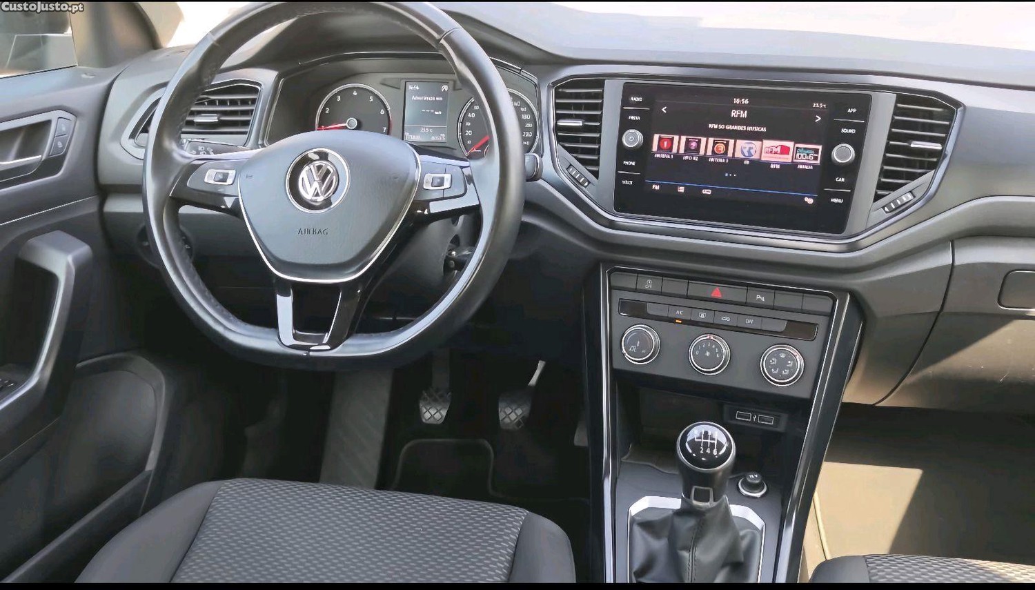 Volkswagen T-Roc 1.0 tsi 115cv — fotografia 3