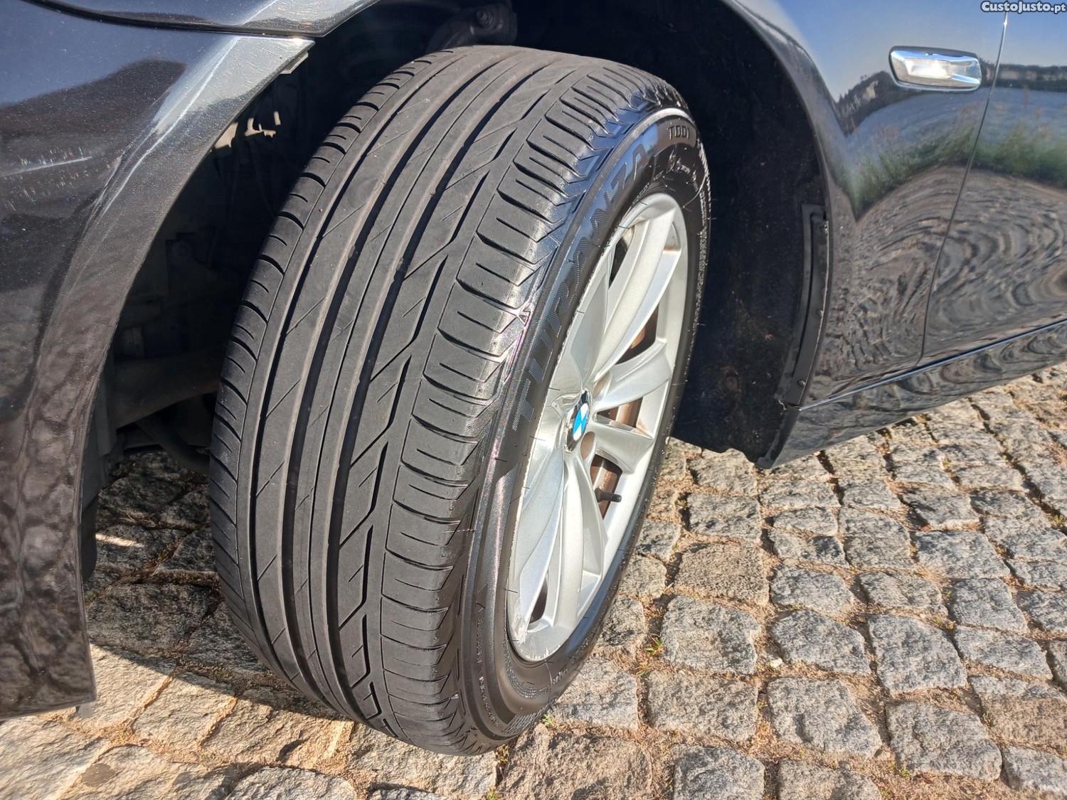 BMW 525 d x drive — fotografia 16