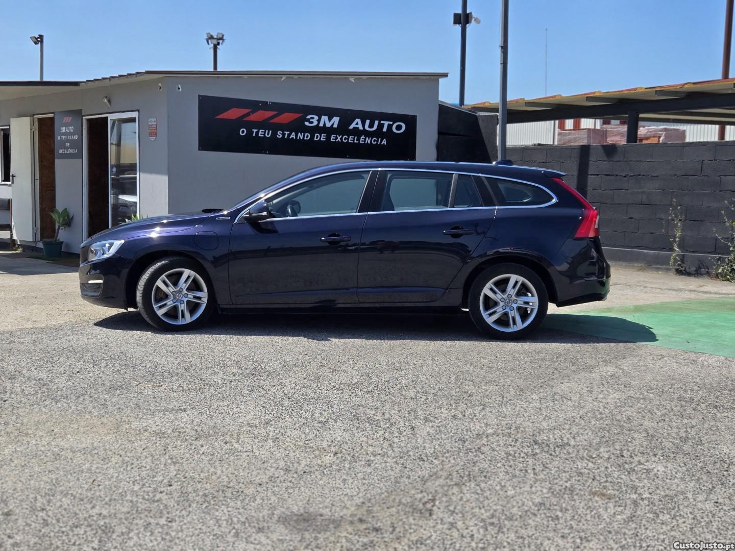 Volvo V60 2.4 D6 Momentum AWD Phev — fotografia 17