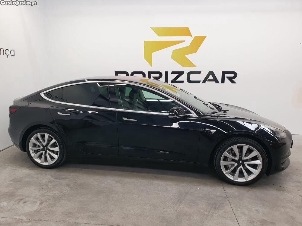 Tesla Model 3 Standard Range Plus — fotografia 17