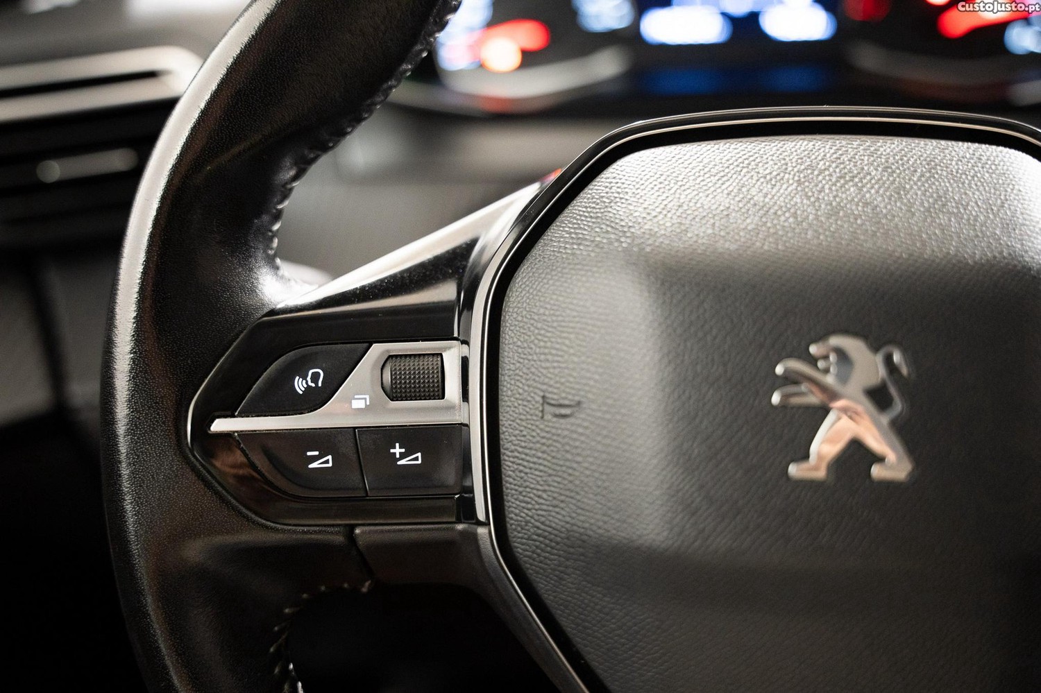 Peugeot 2008 1.2 PureTech Active — fotografia 3