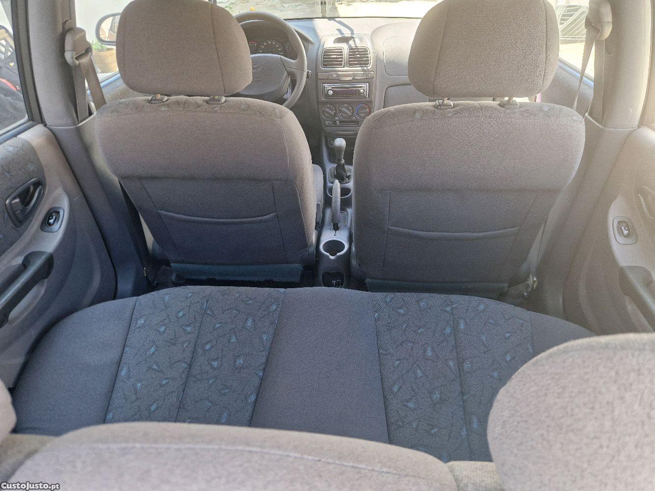 Hyundai Accent acc — fotografia 4