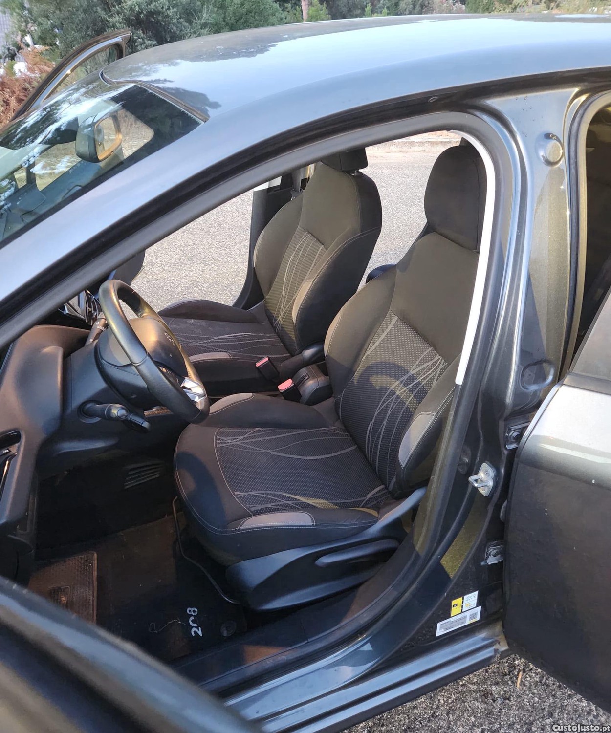 Peugeot 208 1200 — fotografia 6