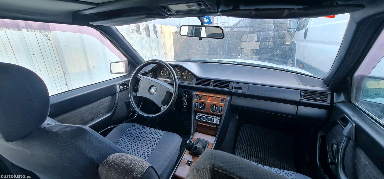 Mercedes-Benz E 250 W-124 - 88 foto 4