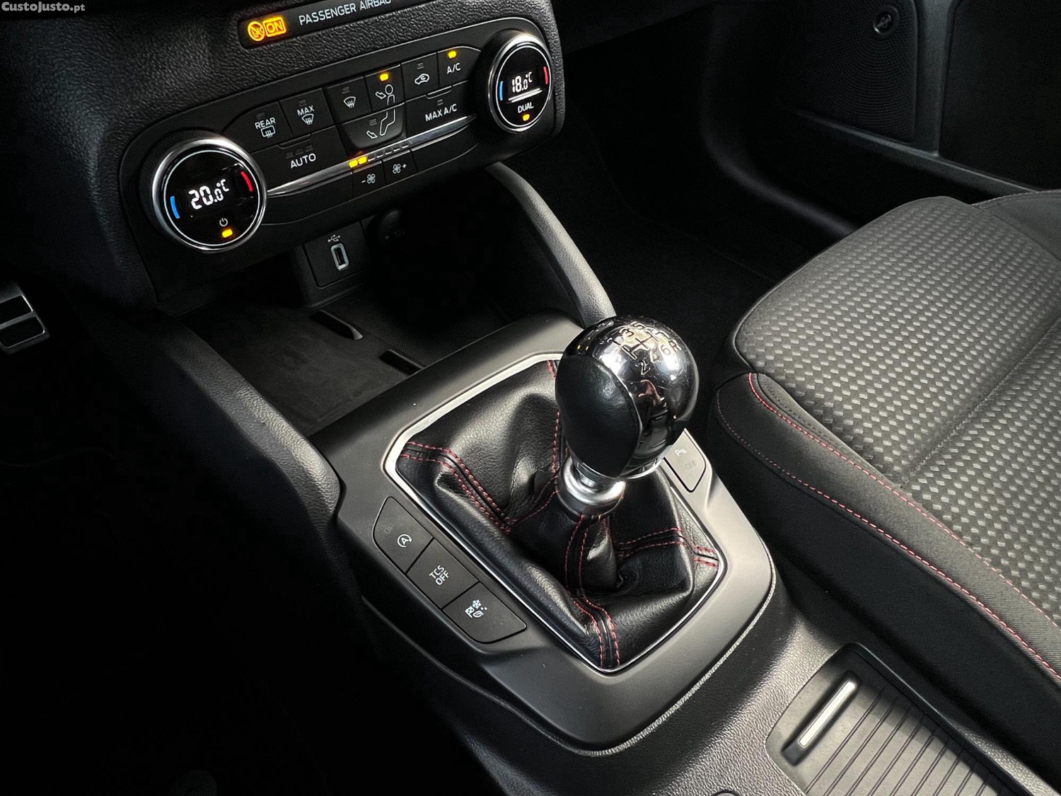Ford Focus SW 1.0 EcoBoost MHEV ST-Line — fotografia 5
