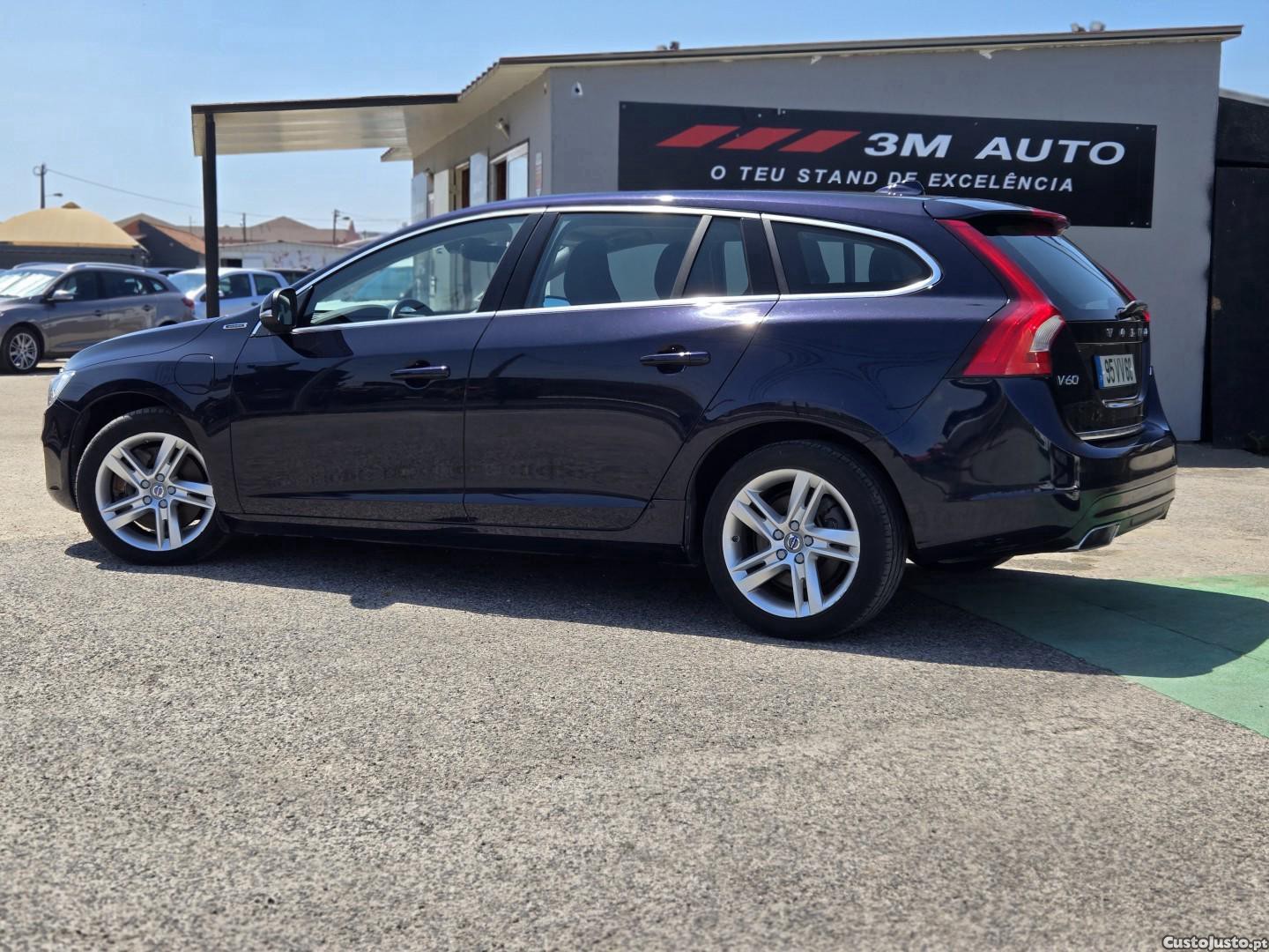 Volvo V60 2.4 D6 Momentum AWD Phev — fotografia 16