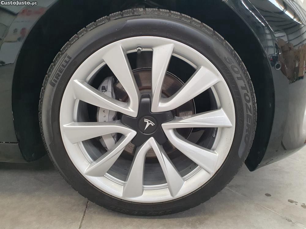 Tesla Model 3 Standard Range Plus — fotografia 16
