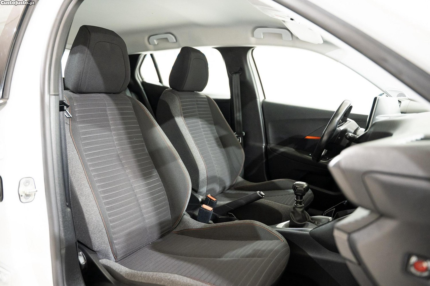 Peugeot 2008 1.2 PureTech Active — fotografia 4