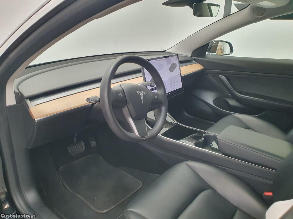 Tesla Model 3 Standard Range Plus — fotografia 12
