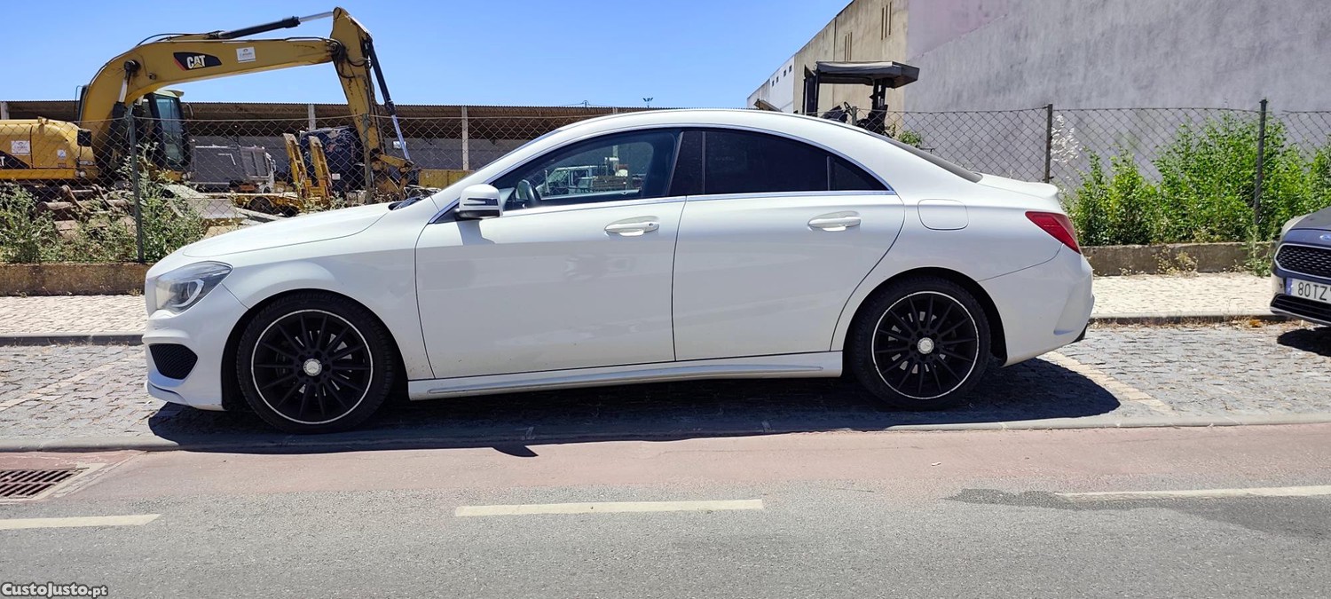 Mercedes-Benz CLA 180 180 Cdi AMG — fotografia 4
