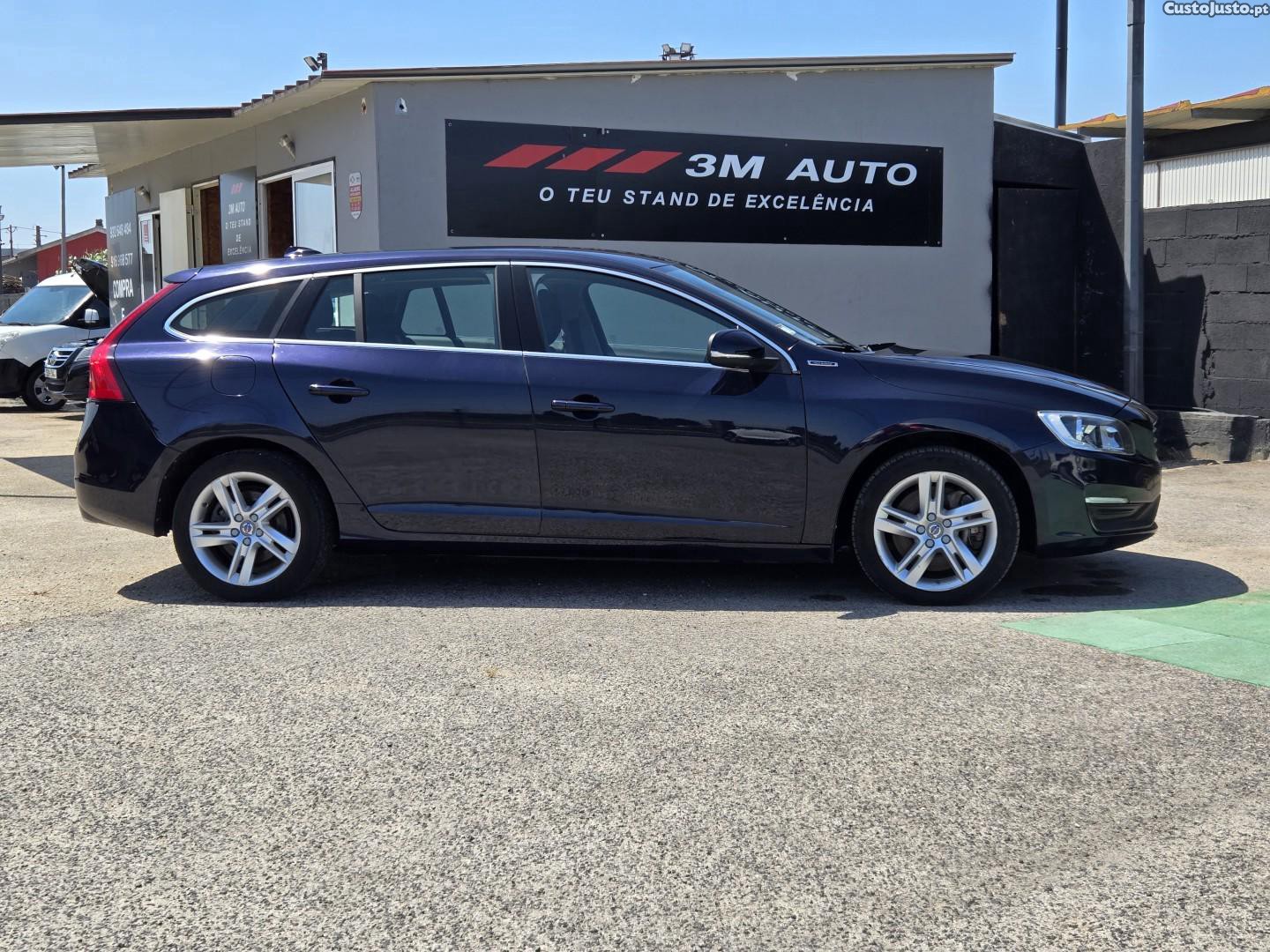 Volvo V60 2.4 D6 Momentum AWD Phev — fotografia 15
