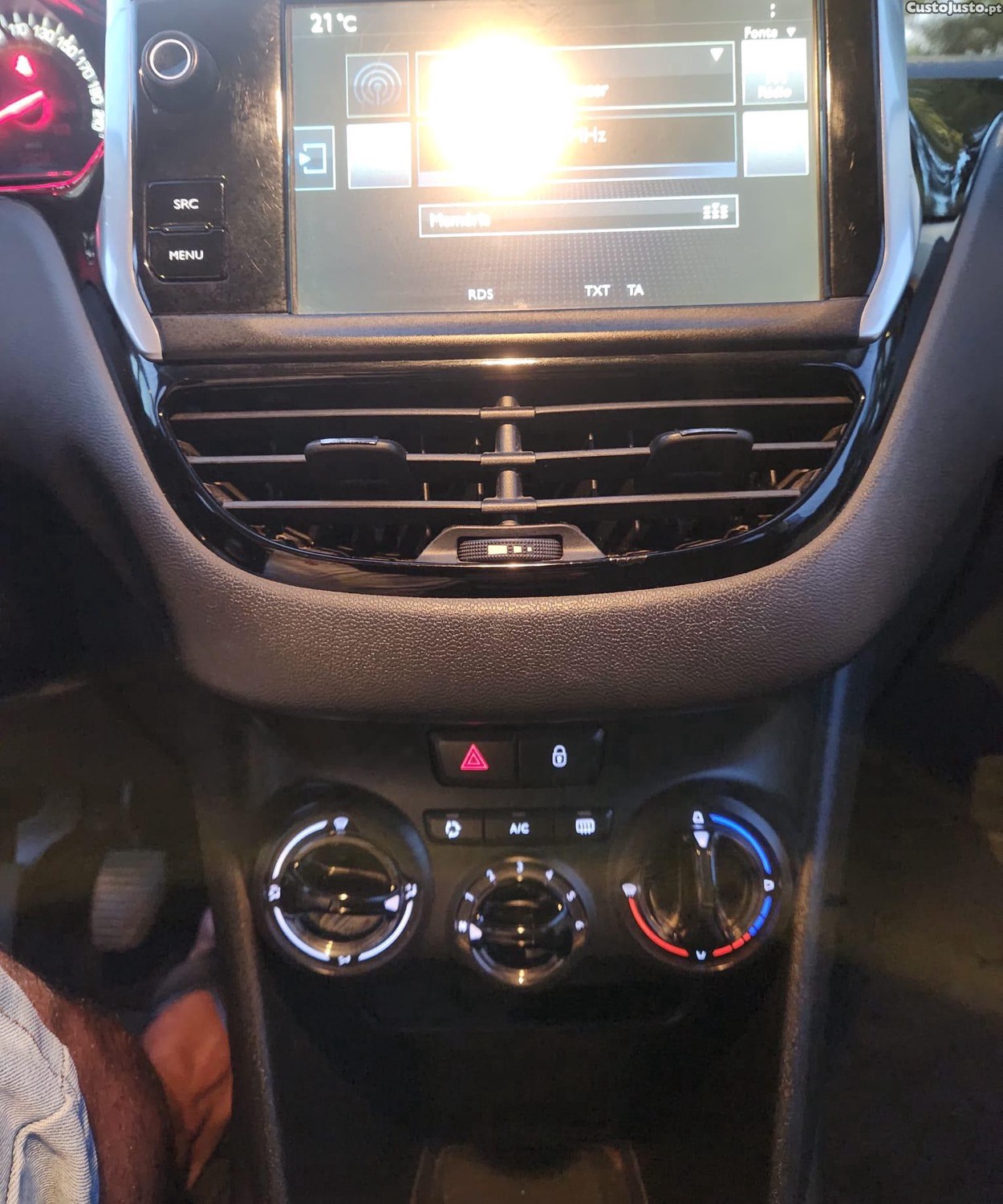 Peugeot 208 1200 — fotografia 2