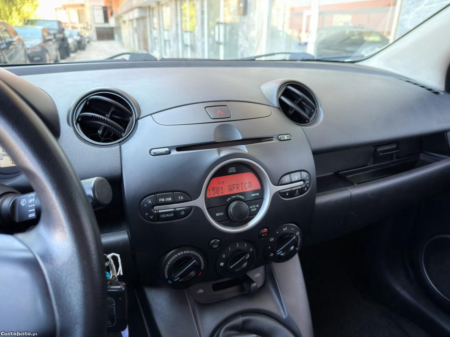Mazda 2 1.3 MZR Comfort — fotografia 7