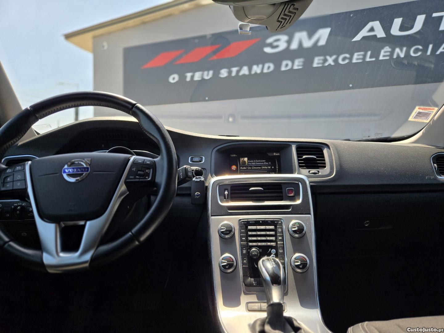 Volvo V60 2.4 D6 Momentum AWD Phev — fotografia 8
