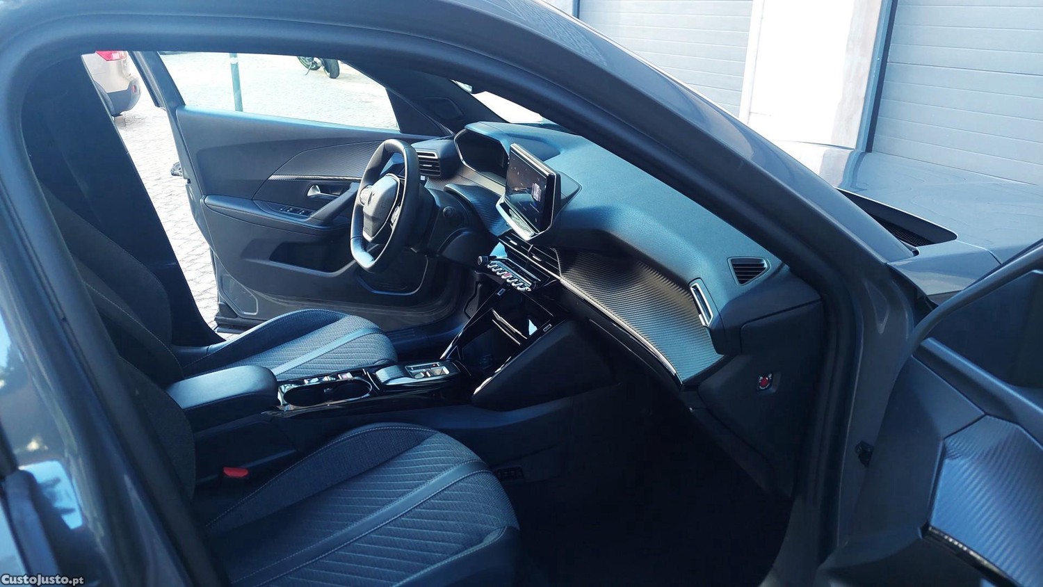 Peugeot e-2008 54 kWh Allure — fotografia 3