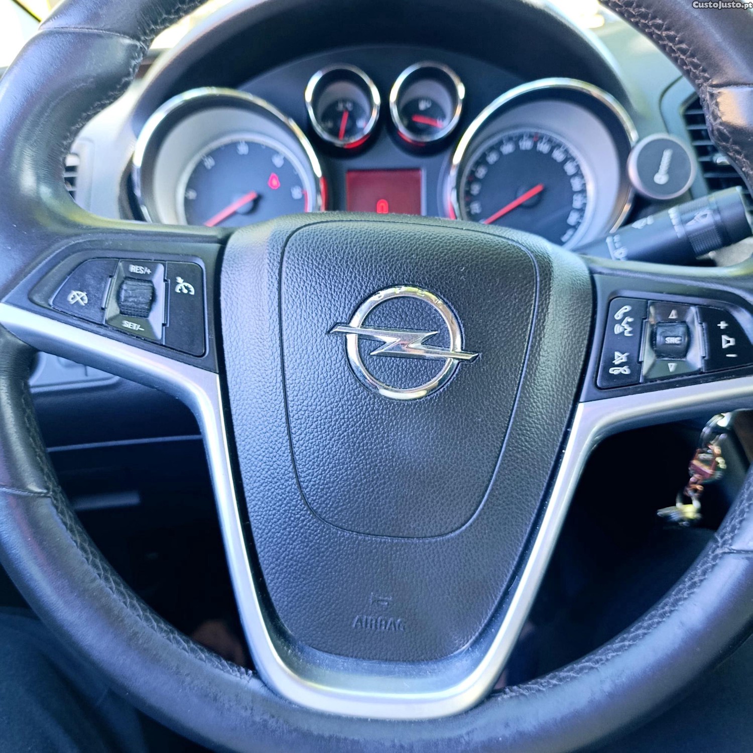 Opel Insignia Sedan — fotografia 3