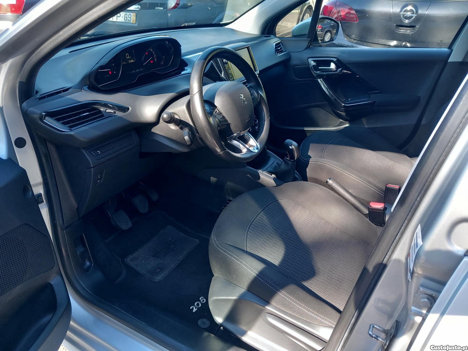 Peugeot 208 1.6 BlueHDi Active — fotografia 11