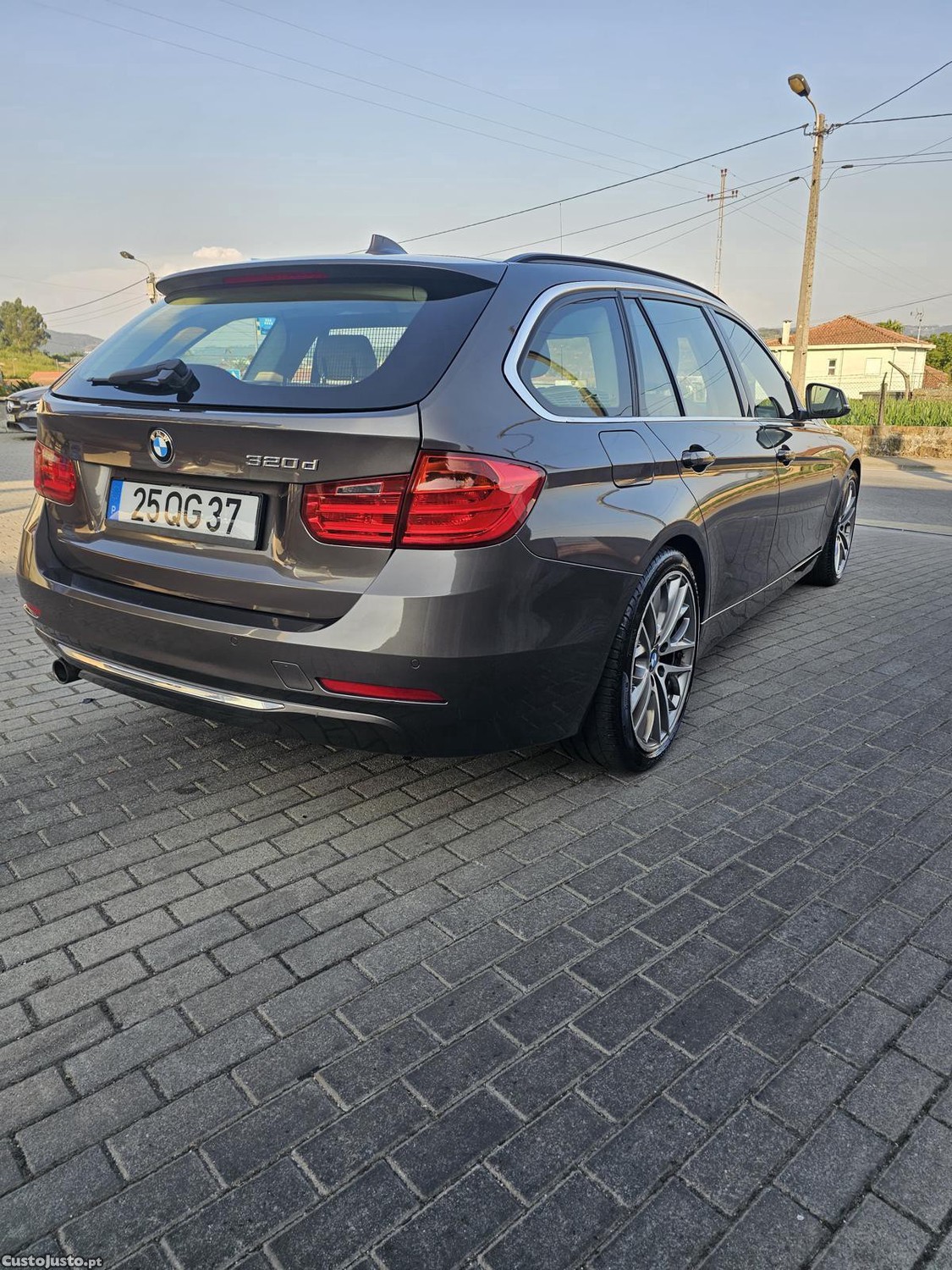 BMW 320 d Auto Line Luxury — fotografia 7