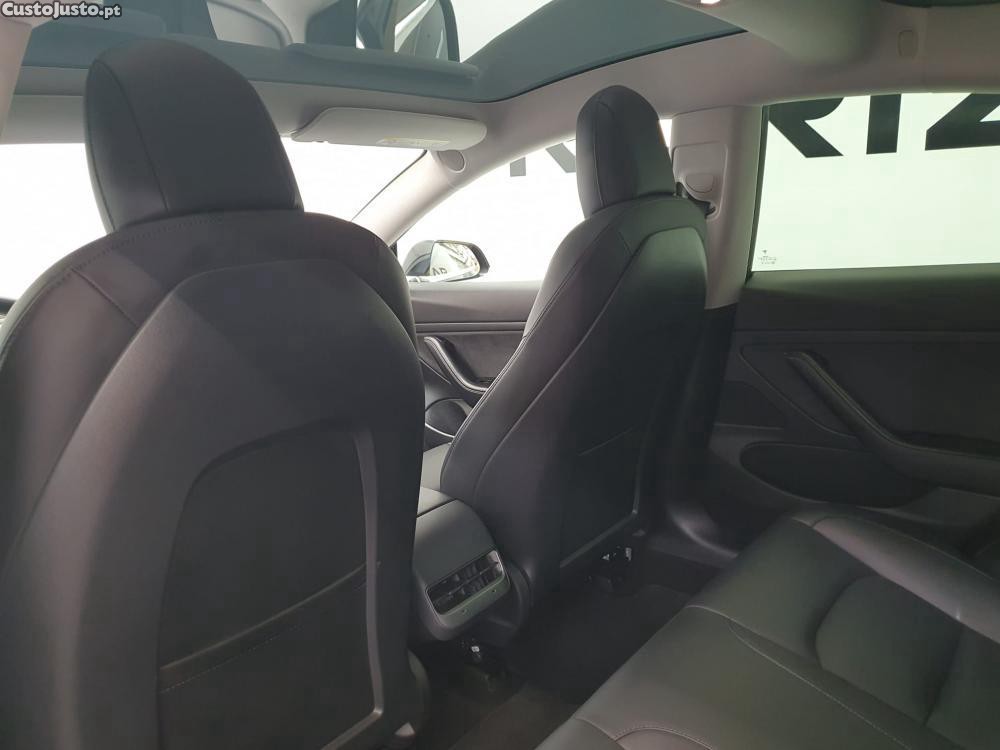 Tesla Model 3 Standard Range Plus — fotografia 7