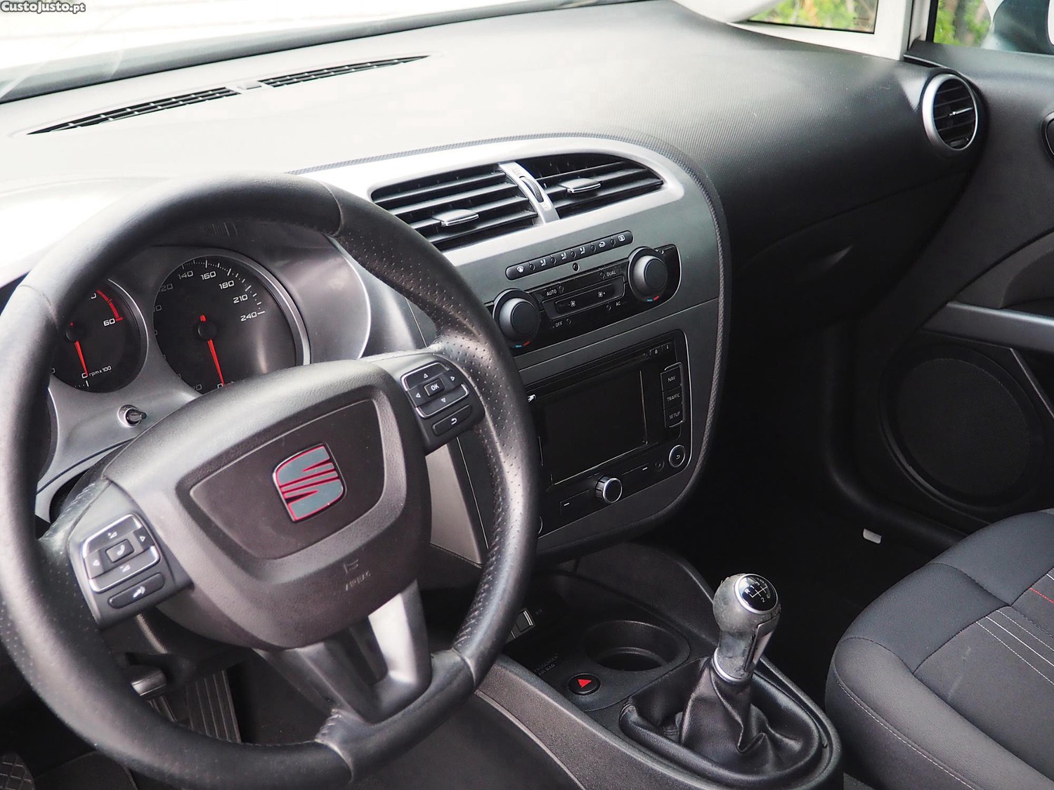 SEAT Leon 1.6 TDI Sport — fotografia 4