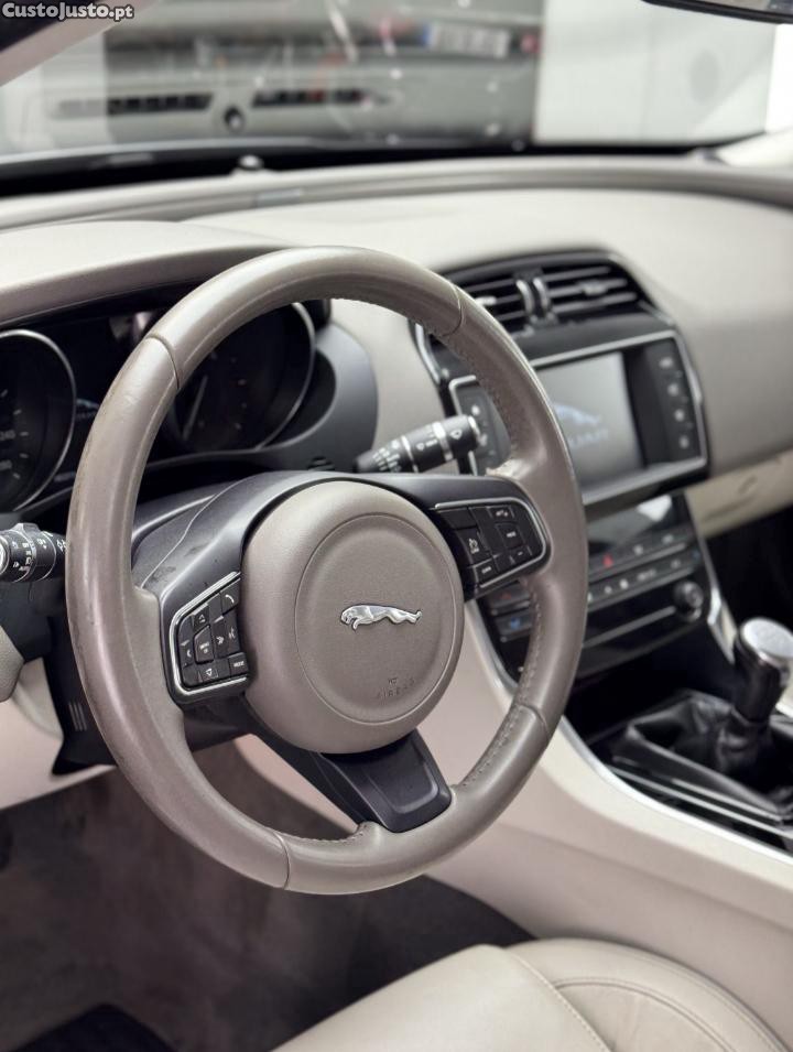 Jaguar XE Prestige — fotografia 4