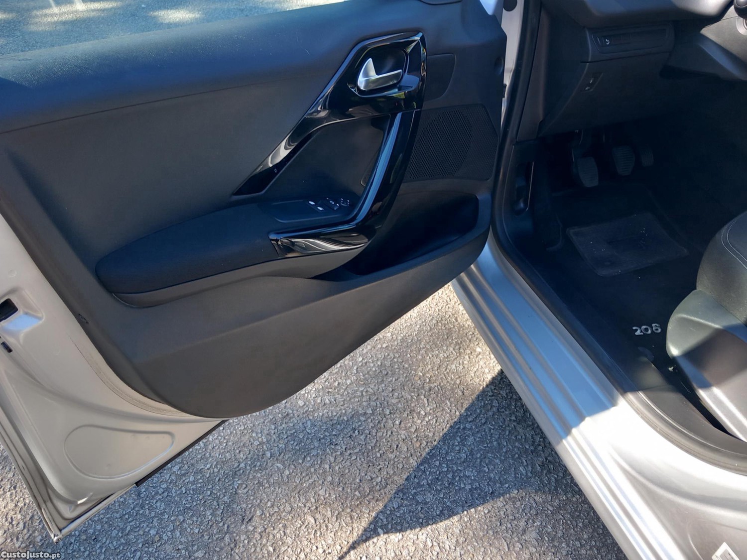 Peugeot 208 1.6 BlueHDi Active — fotografia 10