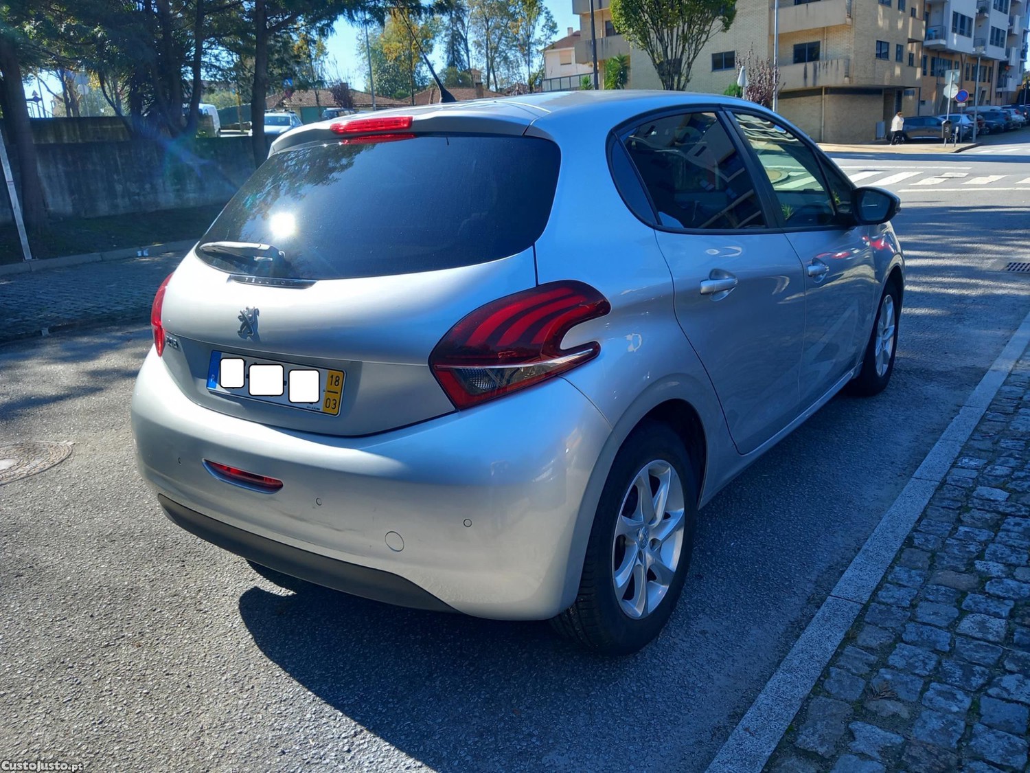 Peugeot 208 1.6 BlueHDi Active — fotografia 15