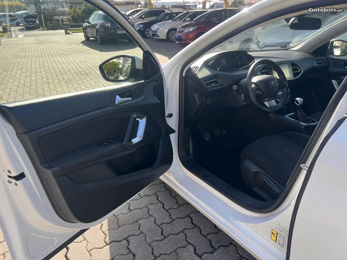 Peugeot 308 BlueHDI Active J17 - 15 — photo 5