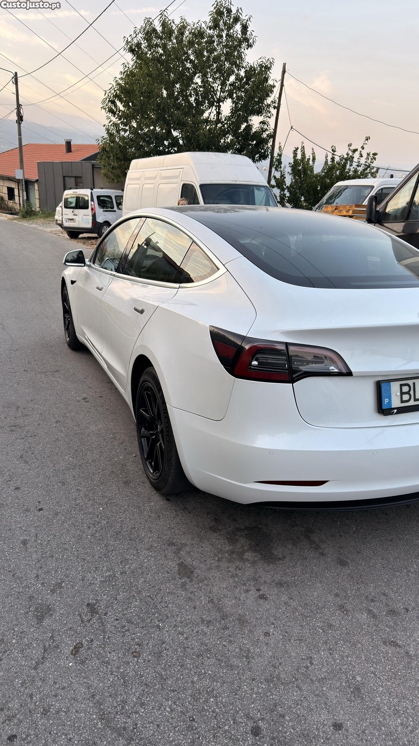 Tesla Model 3 Dual Motor Long Range — fotografia 4