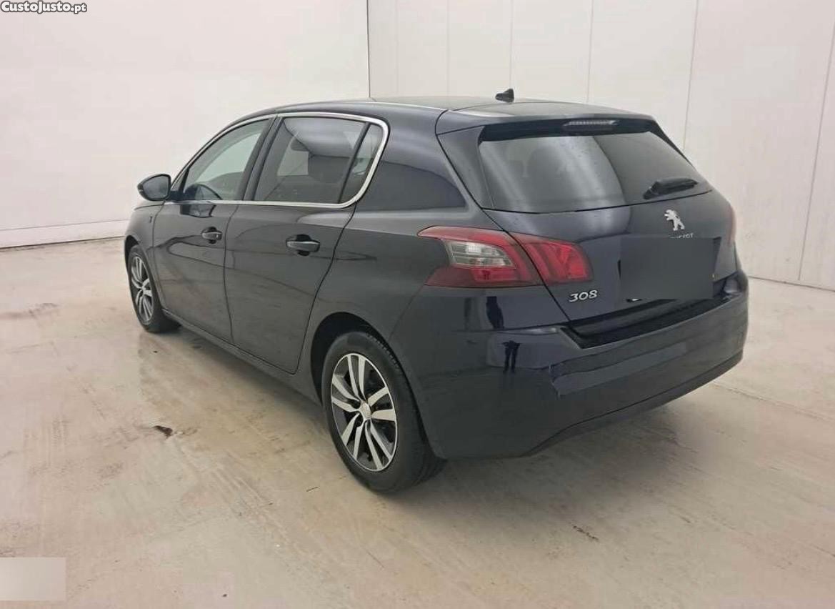 Peugeot 308 BlueHDi — fotografia 2