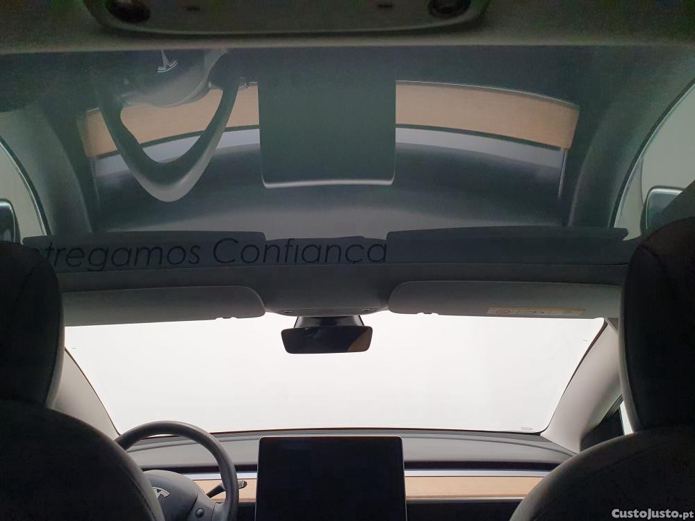 Tesla Model 3 Standard Range Plus — fotografia 3