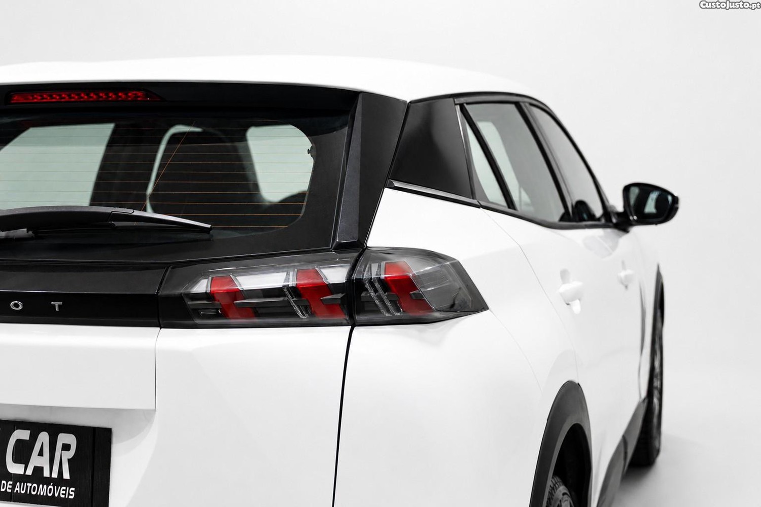 Peugeot 2008 1.2 PureTech Active — fotografia 17