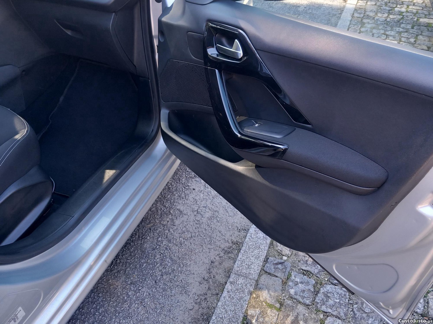Peugeot 208 1.6 BlueHDi Active — fotografia 9