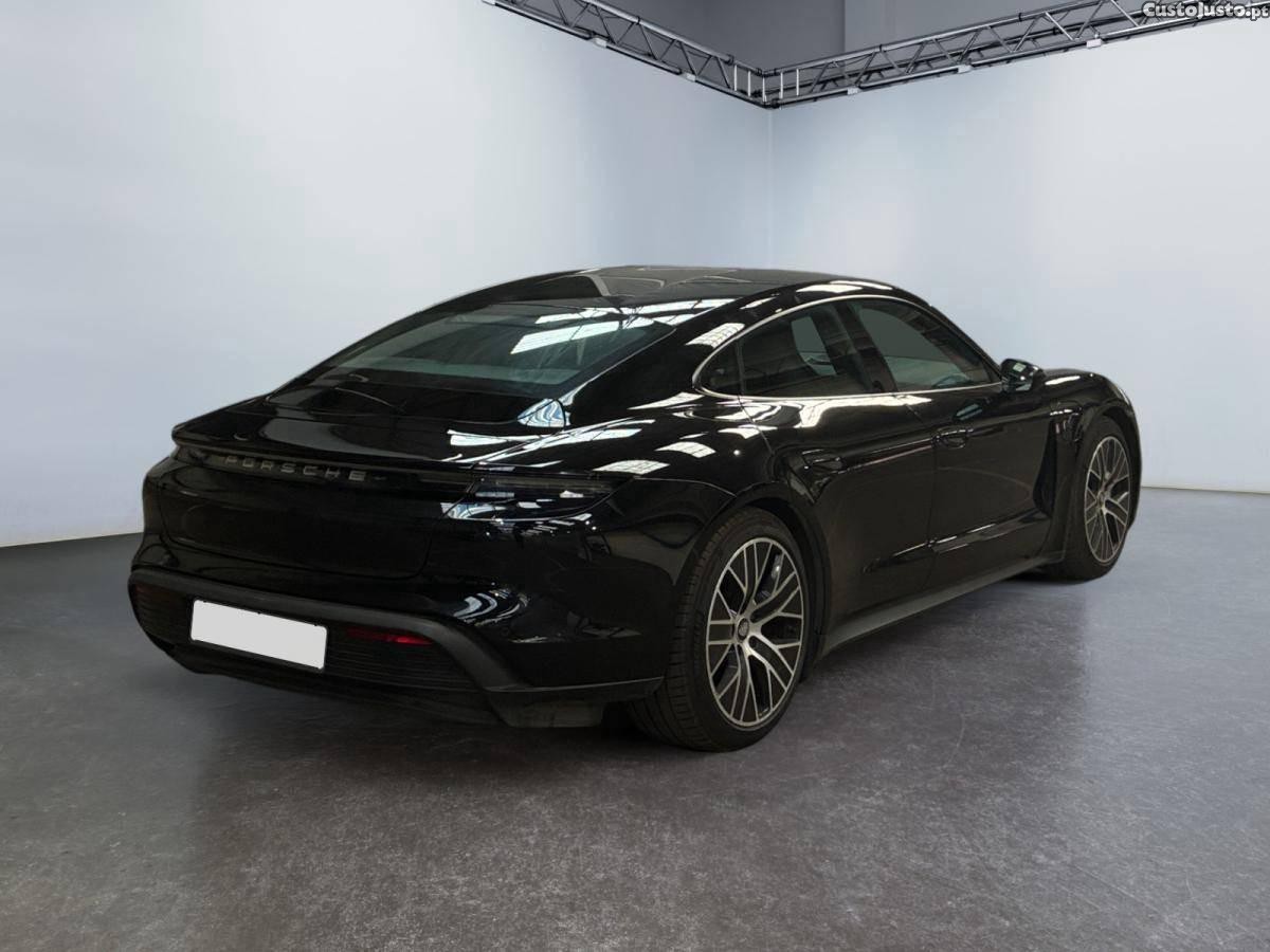 Porsche Taycan Standard — fotografia 8