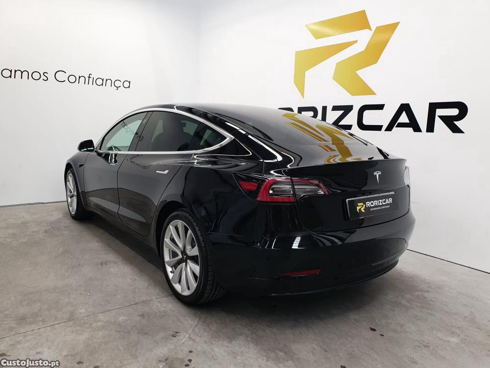 Tesla Model 3 Standard Range Plus — fotografia 15