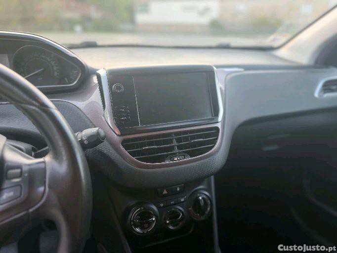Peugeot 2008 1.4 Hdi — fotografia 2
