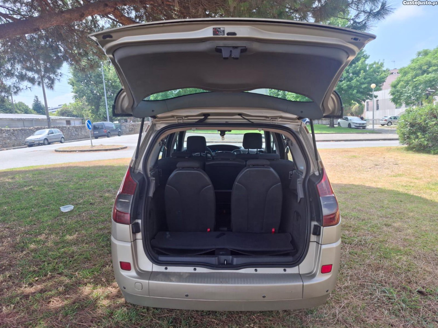 Renault Scénic 1.5 DCI — fotografia 8