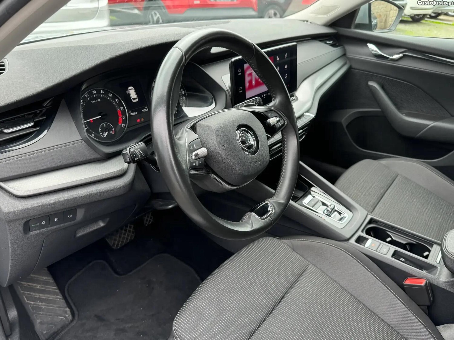 Skoda Octavia 2.0 TDI Ambition DSG — fotografia 14