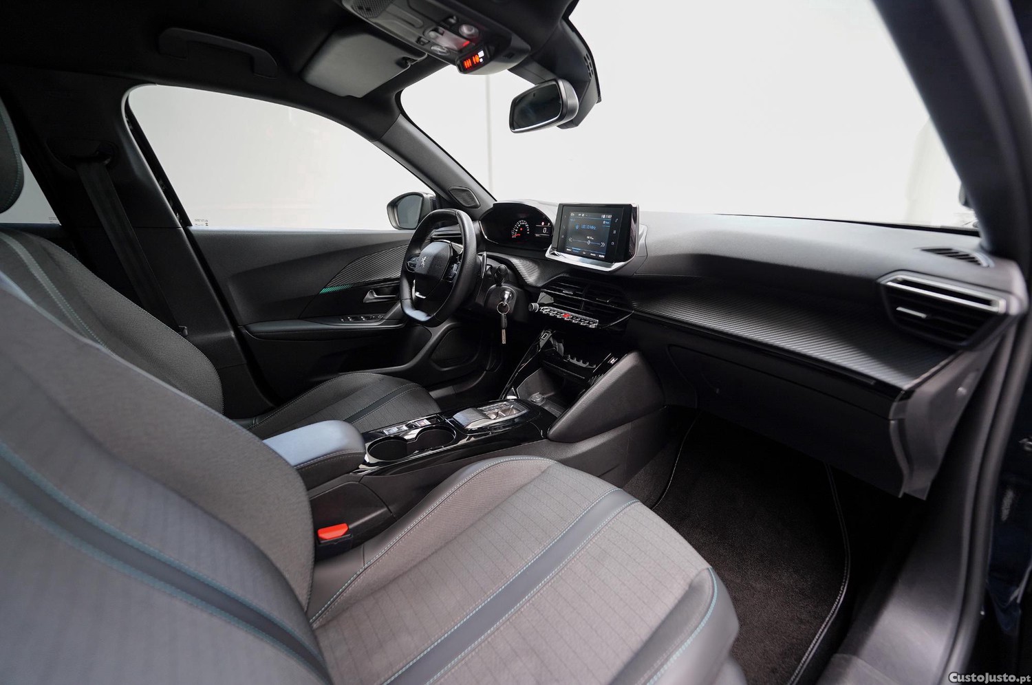 Peugeot 2008 1.2 PureTech Allure Auto. — fotografia 17