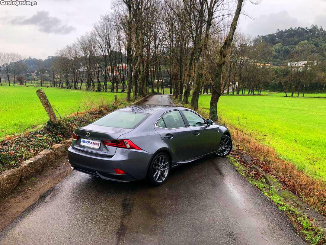 Lexus IS 300 H F Sport - 15 — photo 5