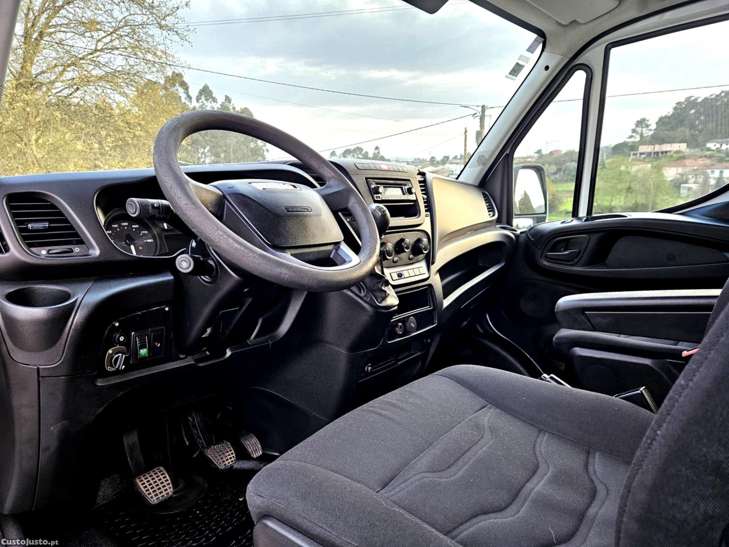 Iveco Daily 9 Lugares — fotografia 3
