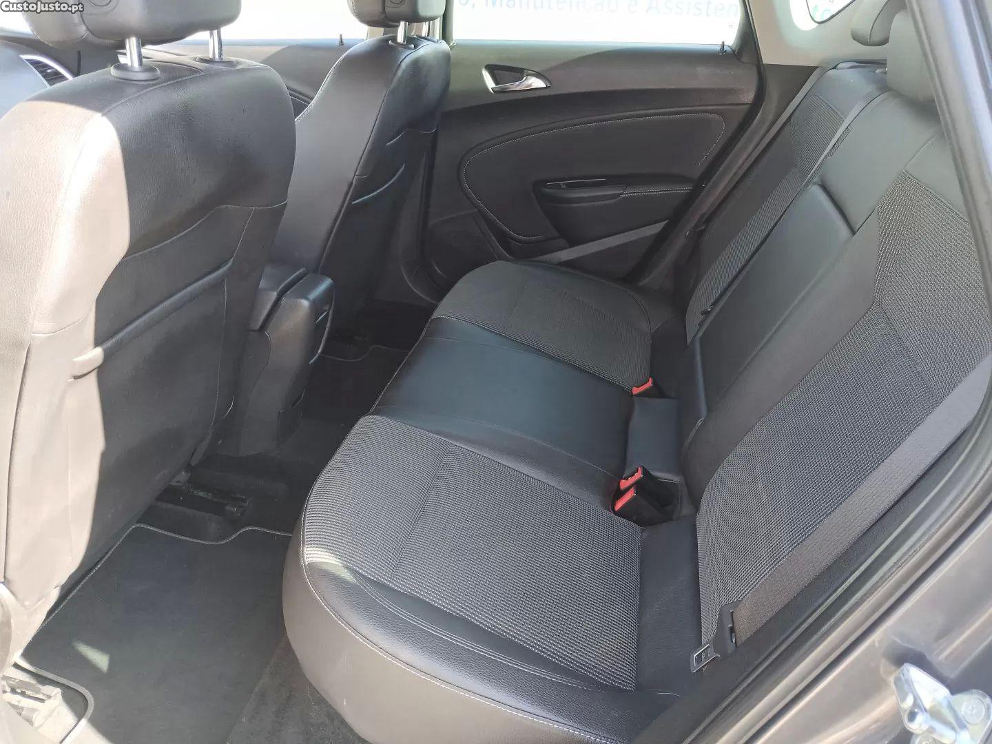Opel Astra 1.3 cdti cosmo s/s 106g — fotografia 9