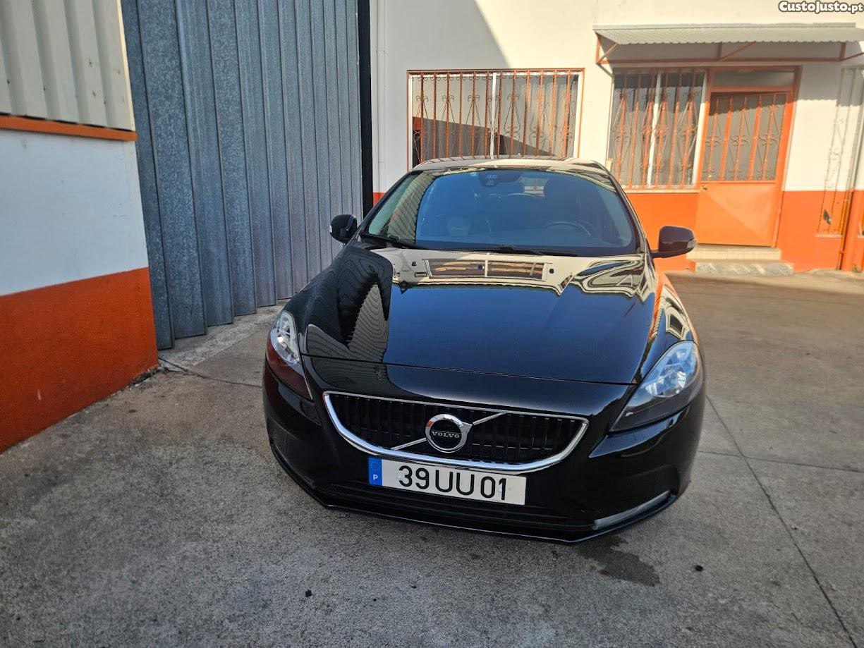 Volvo V40 R-DESIGN — fotografia 11