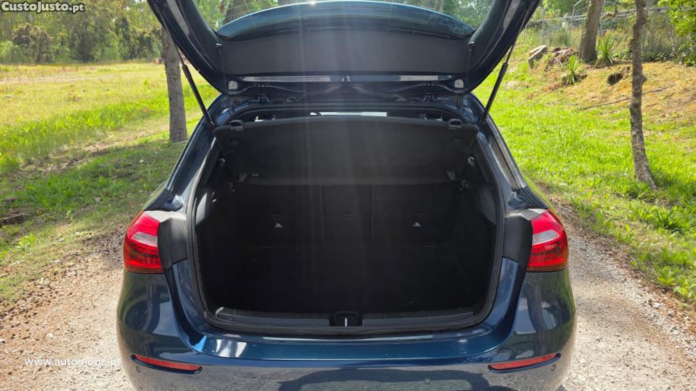 Mercedes-Benz A 180 d Style Aut. — fotografia 13
