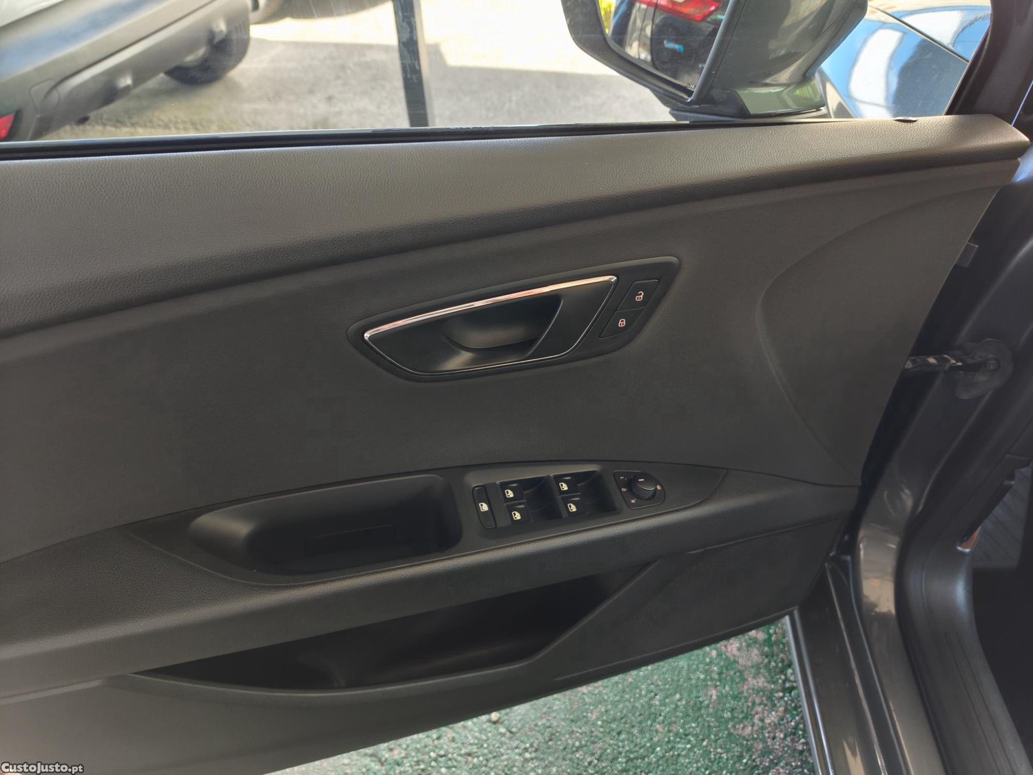 SEAT Leon 1.6 TDI Style — fotografia 9