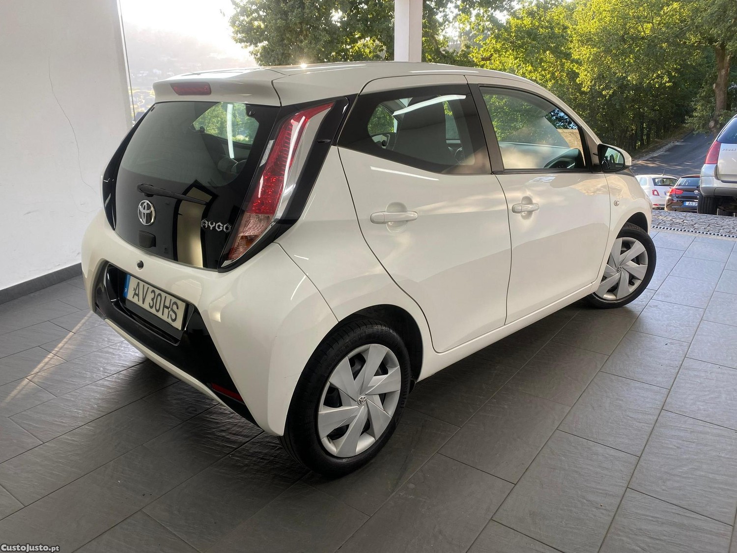 Toyota Aygo 1.0 X-Clusiv — fotografia 12